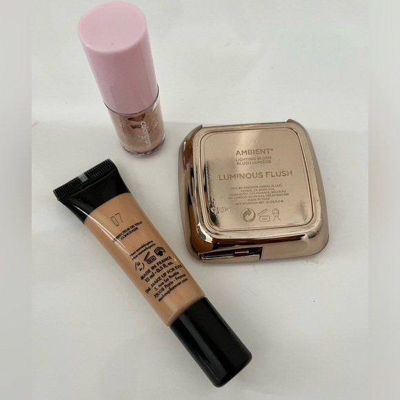 Makeup  Bundle! Hourglass blush, Colorgram eyeshadow, Makeup Forever concealer - Picture 3 of 3